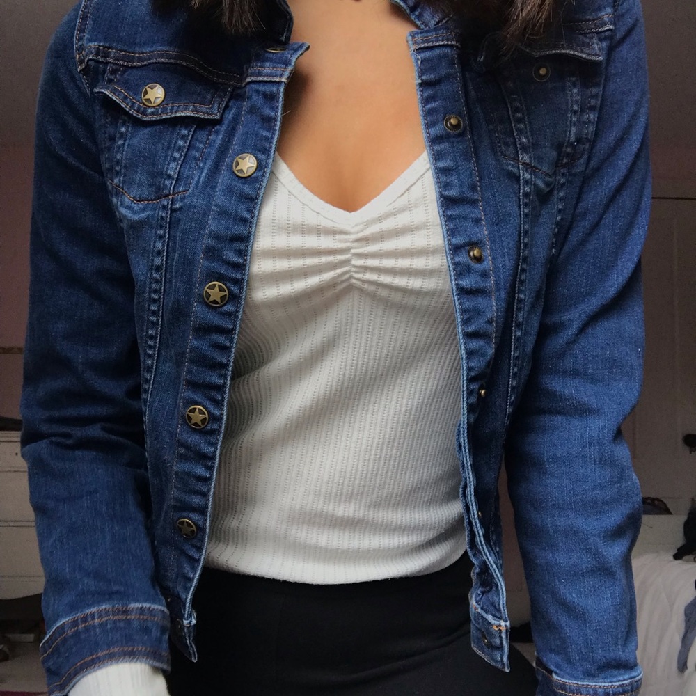 jean jacket with pockets and flower embroidery